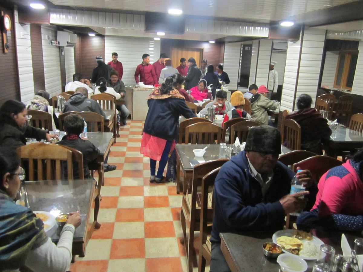Hotel Akbar Sonāmarg מראה חיצוני תמונה