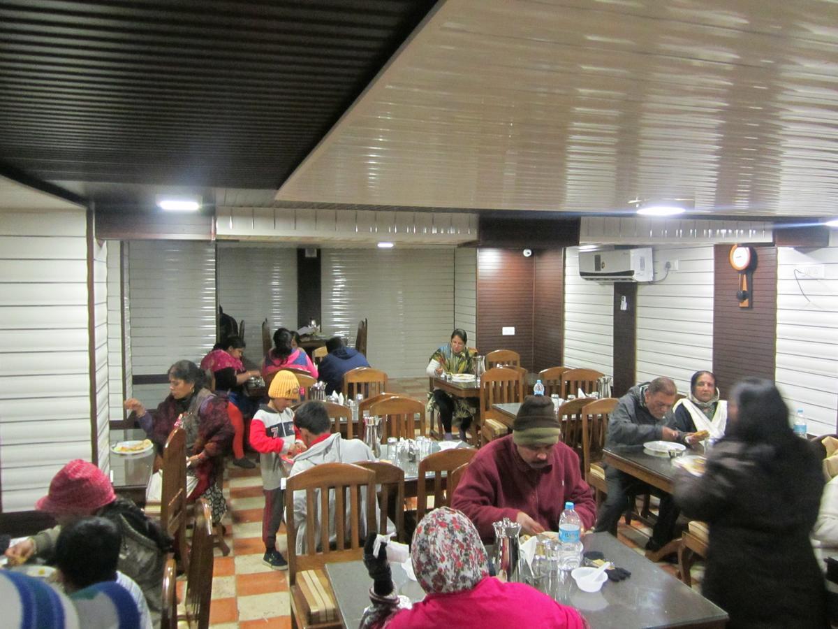 Hotel Akbar Sonāmarg מראה חיצוני תמונה